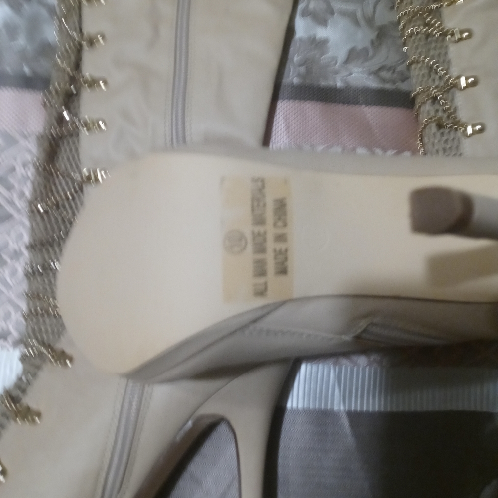 Boots - Picture 5 of 5